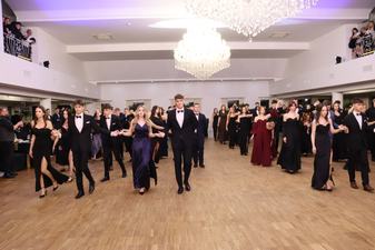 Uczniowie II LO w Wieluniu studniówkę mają już za sobą!